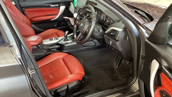 2017 BMW 1 SERIES - Photo 5