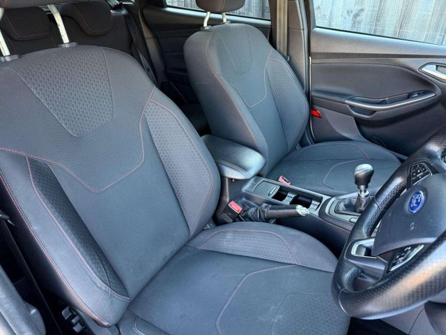 2018 Ford Focus - Photo 8