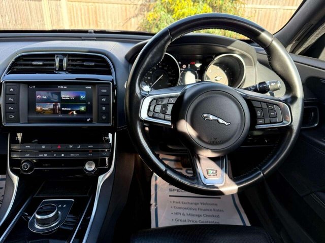 2017 Jaguar Xe - Photo 7