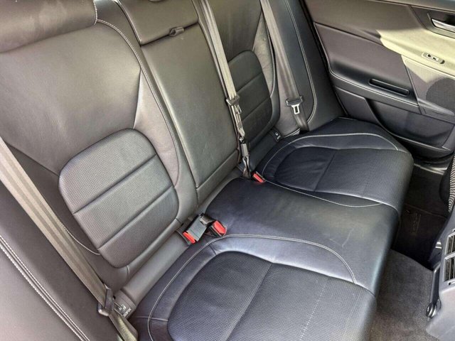 2017 Jaguar Xe - Photo 9