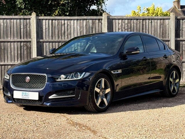 2017 Jaguar Xe - Photo 2