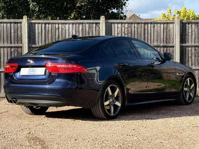 2017 Jaguar Xe - Photo 3