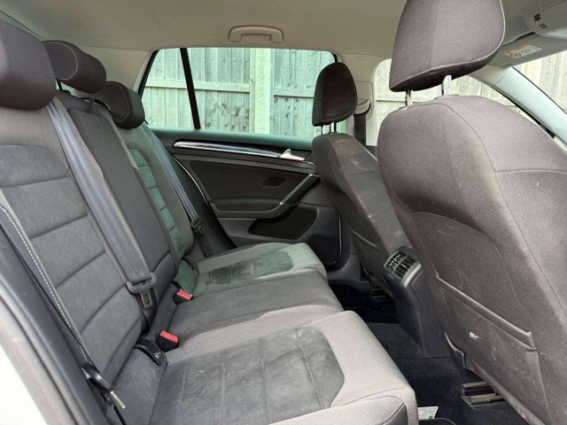 2017 Volkswagen Golf - Photo 8