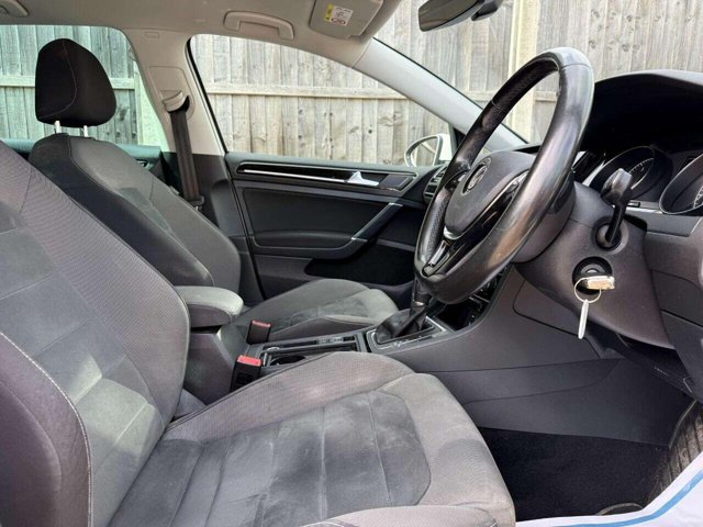 2017 Volkswagen Golf - Photo 5