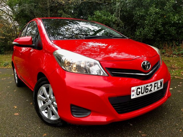 2012 62 Toyota Yaris 1.0 VVT-i TR Hatchback 5dr Petrol Manual Euro 5 (69 ps) 1 LADY OWNER FROM NEW WITH FULL TOYOTA SERVICE HISTORY//REAR PARKING CAMERA//35 POUND ROAD TAX A YEAR//GROUP 4 INSURANCE//BLUETOOTH //REMOTE LOCKING X2 KEYS//FULL TOYOTA/SPECIALIST SERVICE HISTORY//x7 AIRBAGS-DRIVERS KNEE AIRBAG 