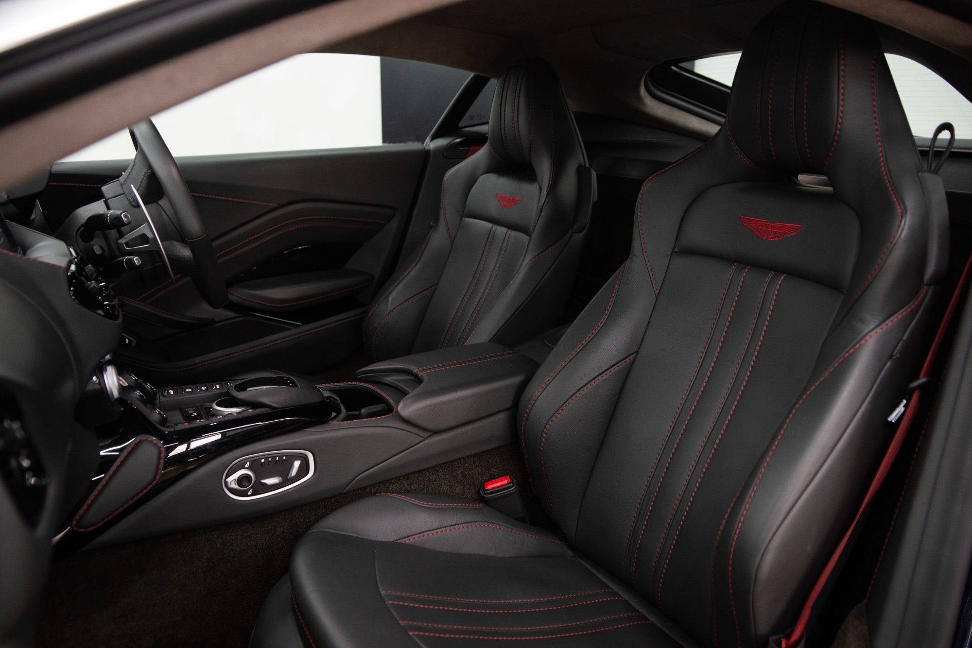 USED 2019 69 ASTON MARTIN VANTAGE 4.0 V8  