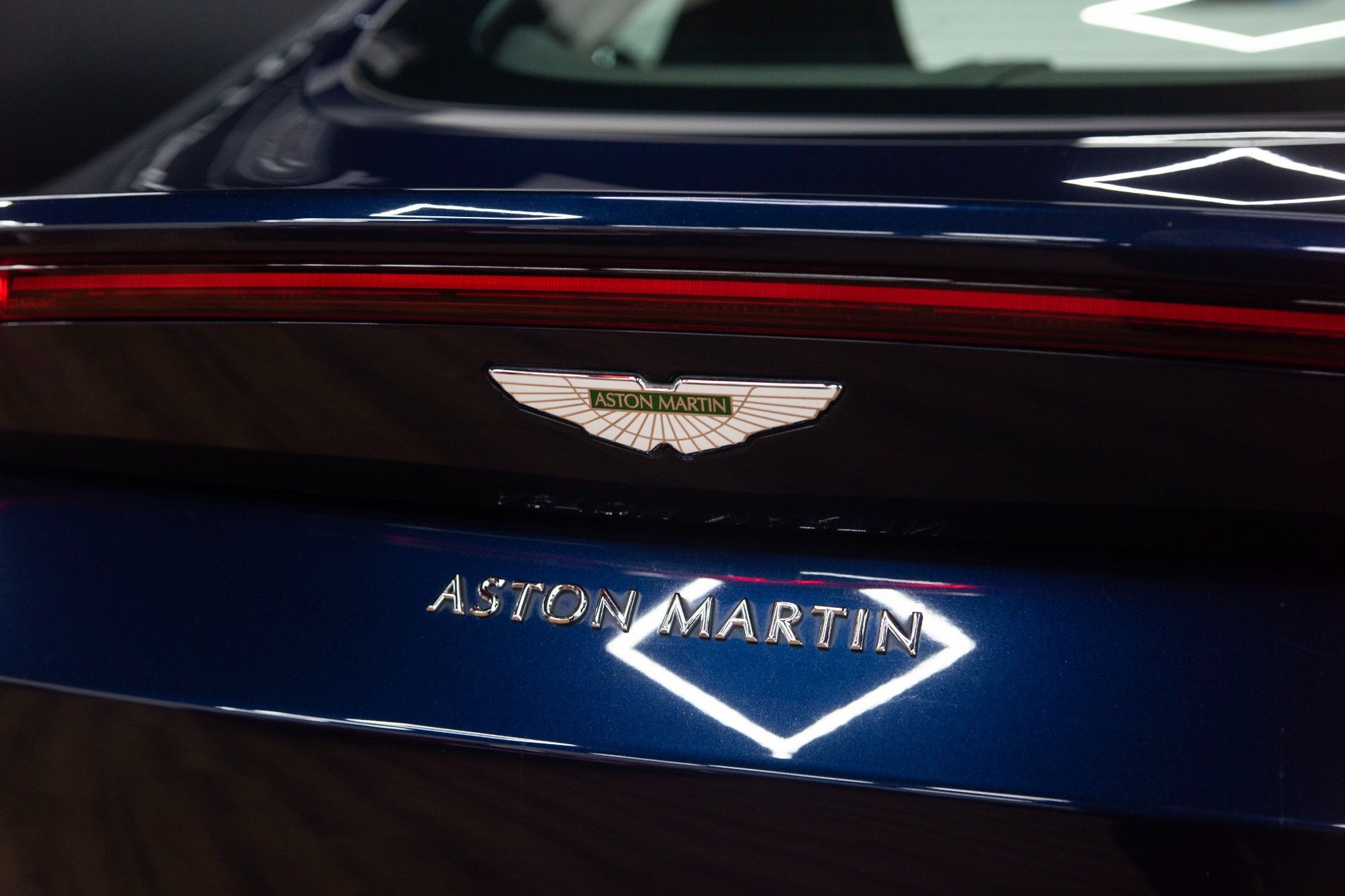 USED 2019 69 ASTON MARTIN VANTAGE 4.0 V8  
