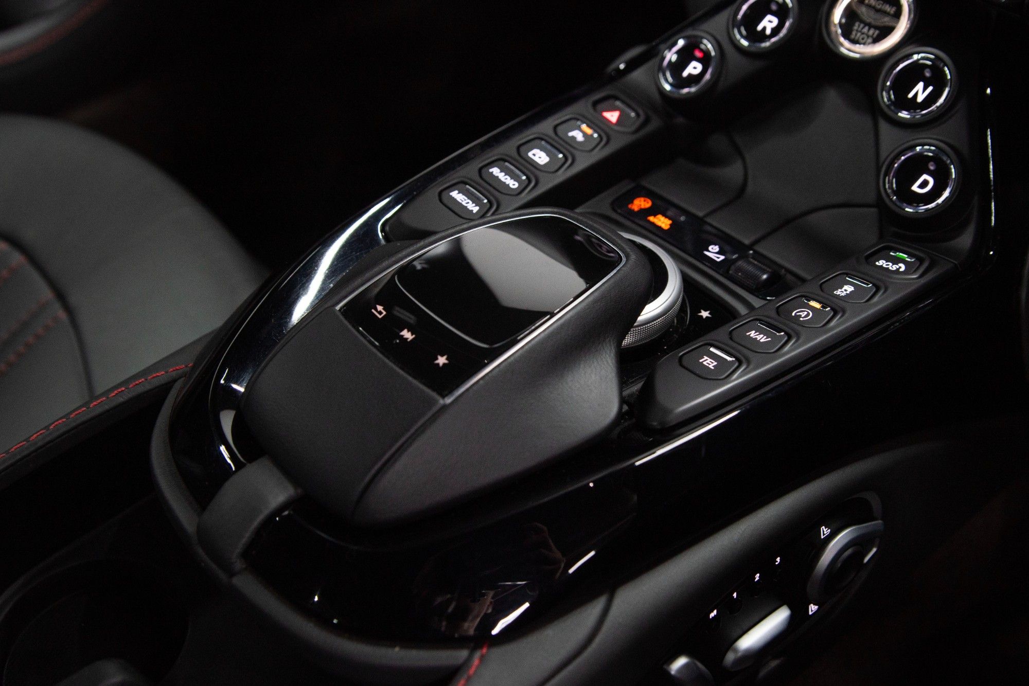 USED 2019 69 ASTON MARTIN VANTAGE 4.0 V8  