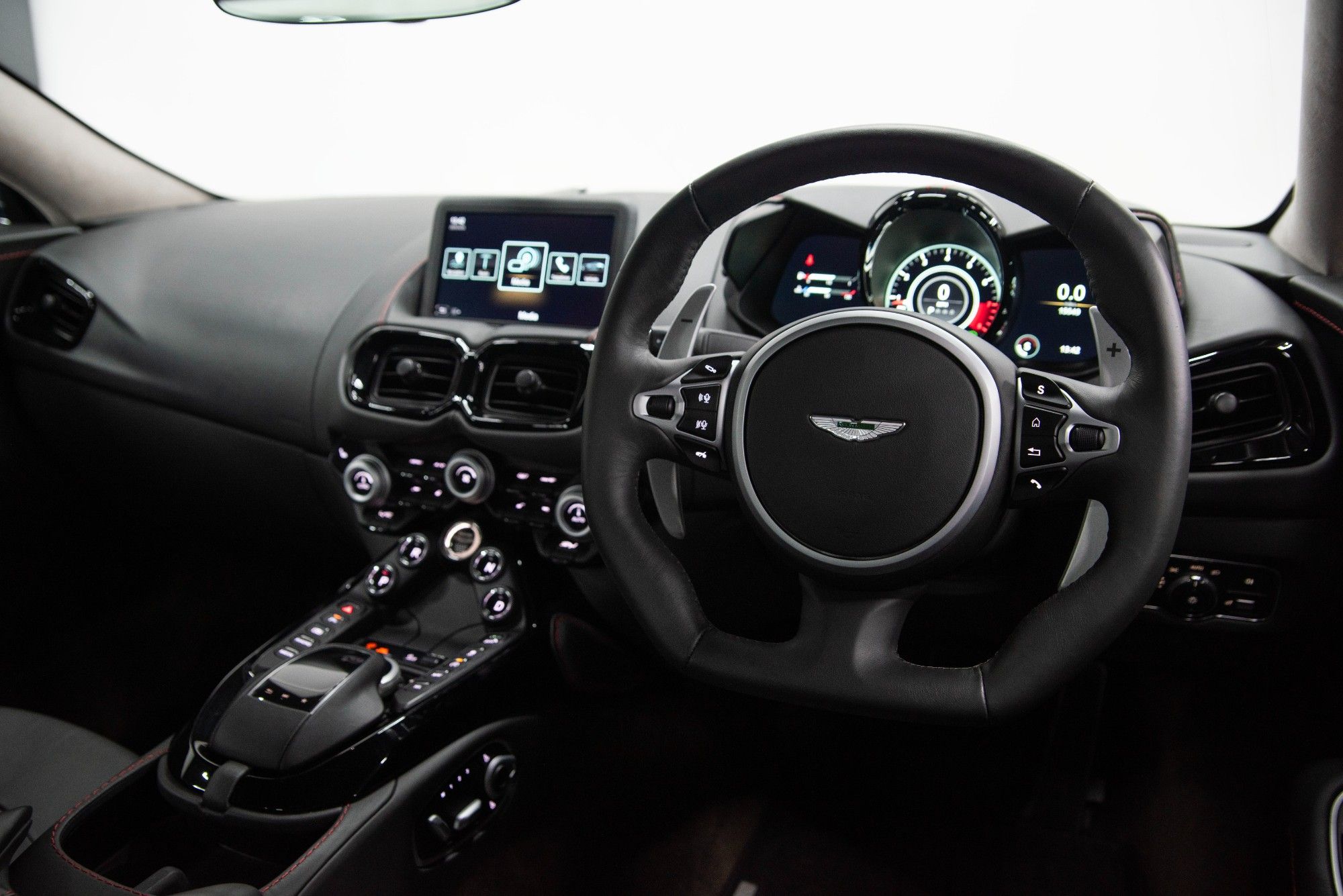 USED 2019 69 ASTON MARTIN VANTAGE 4.0 V8  