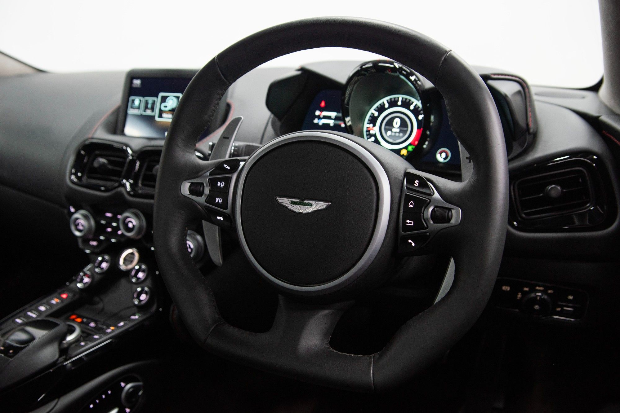 USED 2019 69 ASTON MARTIN VANTAGE 4.0 V8  