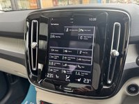 USED 2020 70 VOLVO XC40 2.0 B4 MHEV Inscription Pro SUV 5dr Petrol Hybrid Auto Euro 6 (s/s) (197 ps) Panoramic | Lounge Pack