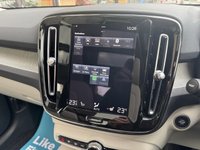 USED 2020 70 VOLVO XC40 2.0 B4 MHEV Inscription Pro SUV 5dr Petrol Hybrid Auto Euro 6 (s/s) (197 ps) Panoramic | Lounge Pack