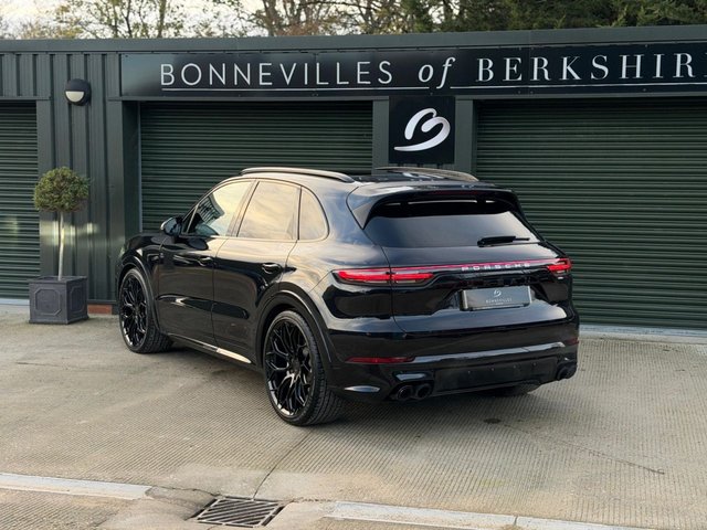 2019 PORSCHE CAYENNE - Photo 3