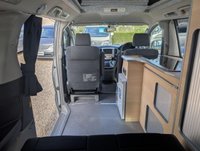USED 2005 TOYOTA ALPHARD CAMPERVAN New Side Conversion REF K26