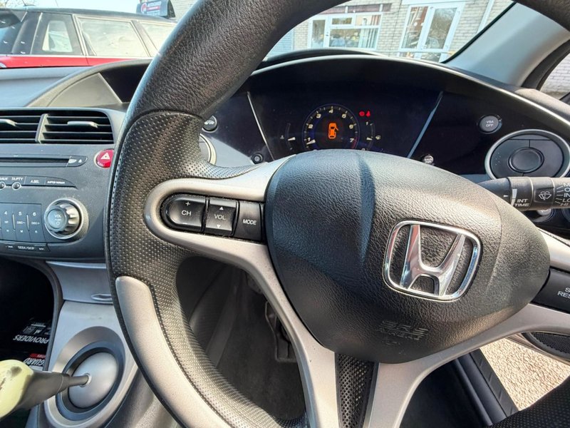 2006 Honda Civic in grey — photo 18 of 25