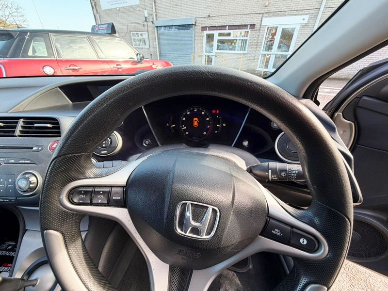2006 Honda Civic in grey — photo 19 of 25