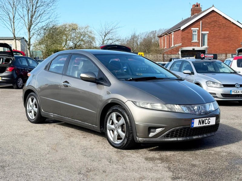 2006 Honda Civic in grey — photo 1 of 25
