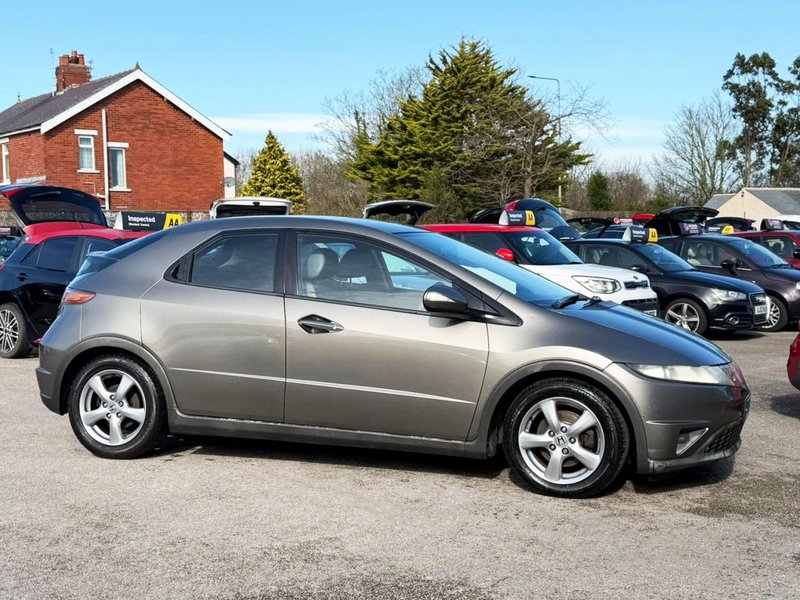 2006 Honda Civic in grey — photo 2 of 25