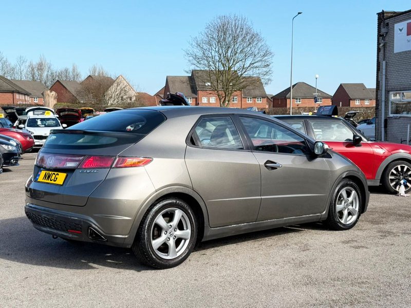 2006 Honda Civic in grey — photo 12 of 25