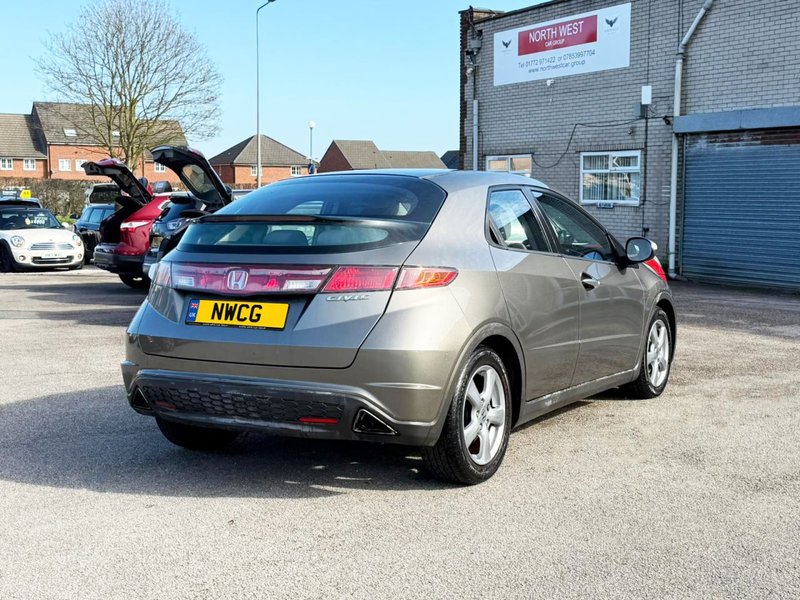 2006 Honda Civic in grey — photo 11 of 25