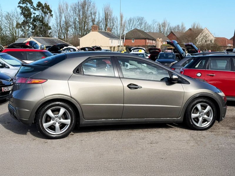 2006 Honda Civic in grey — photo 14 of 25