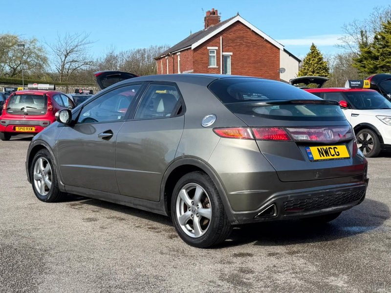 2006 Honda Civic in grey — photo 8 of 25