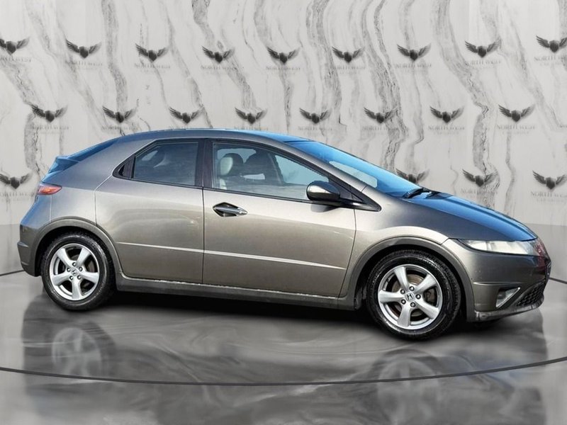 2006 Honda Civic in grey — photo 2 of 26