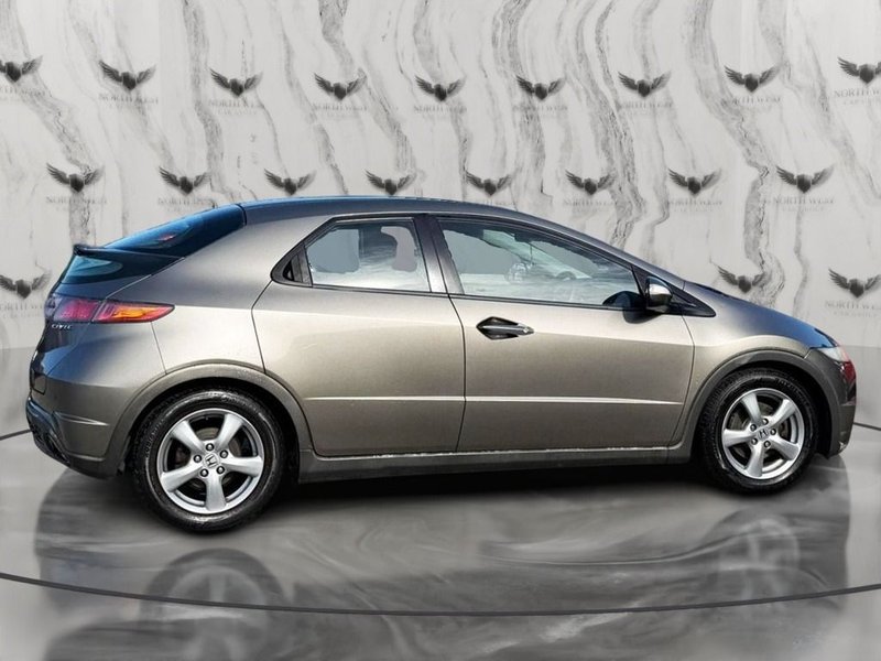 2006 Honda Civic in grey — photo 13 of 26