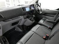 USED 2021 21 VAUXHALL VIVARO 3100 2.0 D 120 BHP L2 LONG WHEELBASE SPORTIVE 6 DOOR 1 OWNER | AIR CON | 3100 WEIGHT | L2 LONG