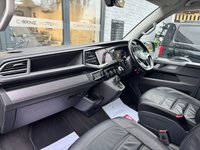 USED 2021 71 VOLKSWAGEN CARAVELLE EXECUTIVE 2.0 BITDI 204PS EU6 7 SPEED DSG AUTOMATIC 7 SEAT MOV MINIBUS HUGE SPEC * 7 SEAT * LEATHER * HEATED SEATS * LED HEADLAMPS * REVERSE CAMERA