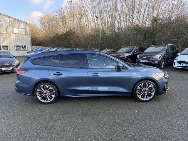 2022 Ford Focus 1L St-Line Vignale 5dr - Photo 2