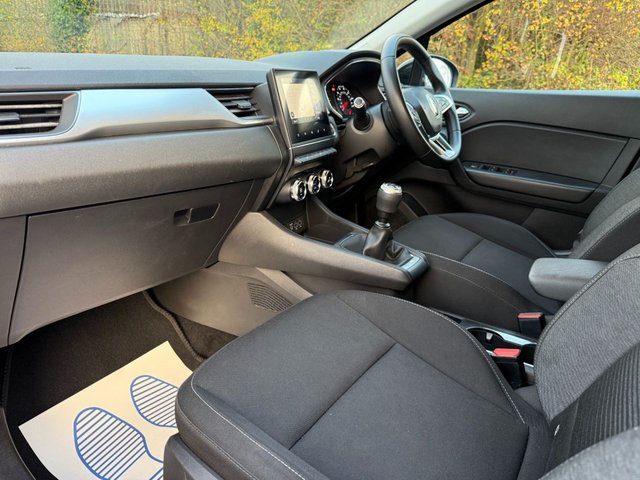 2020 Renault Captur 1.5L Iconic 5dr - Photo 8