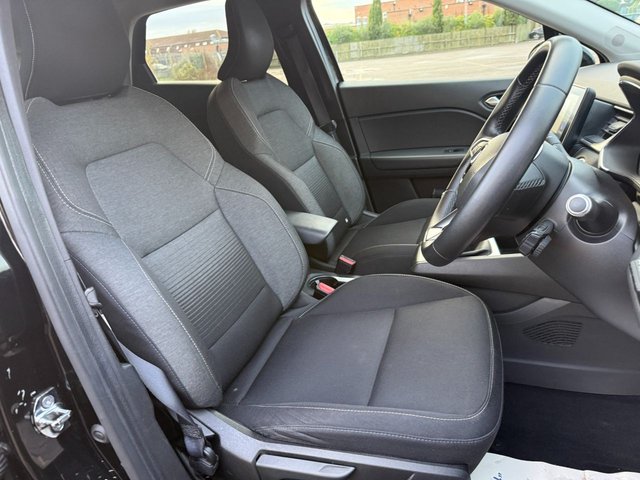 2020 Renault Captur 1.5L Iconic 5dr - Photo 11