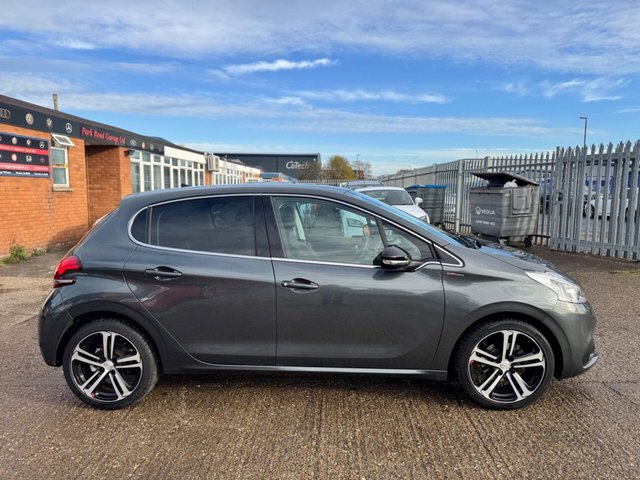 2017 PEUGEOT 208 - Photo 2