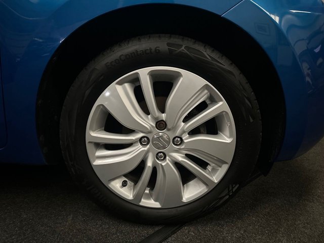 2019 SUZUKI SWIFT - Photo 2