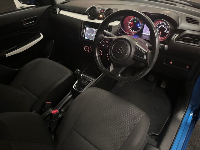 2019 SUZUKI SWIFT - Photo 4