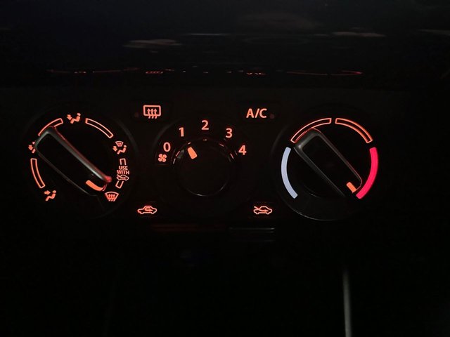 2019 SUZUKI SWIFT - Photo 10