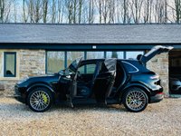 USED 2021 21 PORSCHE CAYENNE 3.0 V6 E-Hybrid 17.9kWh SUV 5dr Petrol Plug-in Hybrid TiptronicS 4WD Euro 6 (s/s) (3.6kW Charger) (462 ps) 18 WAY ADAPTIVE SPORTS SEATS/FPSH