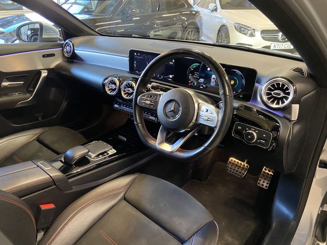 2019 MERCEDES-BENZ A-CLASS 1.5 A180d AMG Line (Premium) Hatchback 5dr Diesel 7G-DCT Euro 6 (s/s) (116 ps) - Photo 11