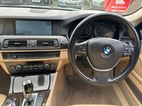 USED 2010 10 BMW 5 SERIES 3.0L 4d  AUTO  241 BHP PROFESSIONAL MEDIA. AUTOMATIC. CREAM LEATHER INTERIOR.
