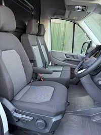 USED 2025 75 VOLKSWAGEN CRAFTER VOLKSWAGEN CRAFTER COMMERCE PLUS AUTO MWB 2.0TDI 140PS OYSTER SILVER 