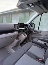 USED 2025 75 VOLKSWAGEN CRAFTER VOLKSWAGEN CRAFTER COMMERCE PLUS AUTO MWB 2.0TDI 140PS OYSTER SILVER 