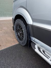 USED 2025 75 VOLKSWAGEN CRAFTER VOLKSWAGEN CRAFTER COMMERCE PLUS AUTO MWB 2.0TDI 140PS OYSTER SILVER 