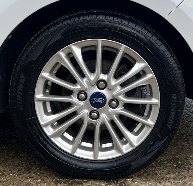 2018 FORD KA+ 1.2 Ti-VCT Zetec Hatchback 5dr Petrol Manual Euro 6 (s/s) (85 ps) - Photo 11