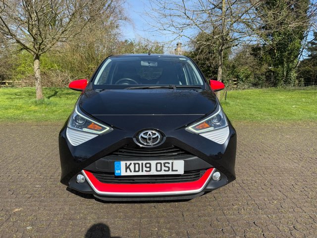 2019 TOYOTA AYGO - Photo 2