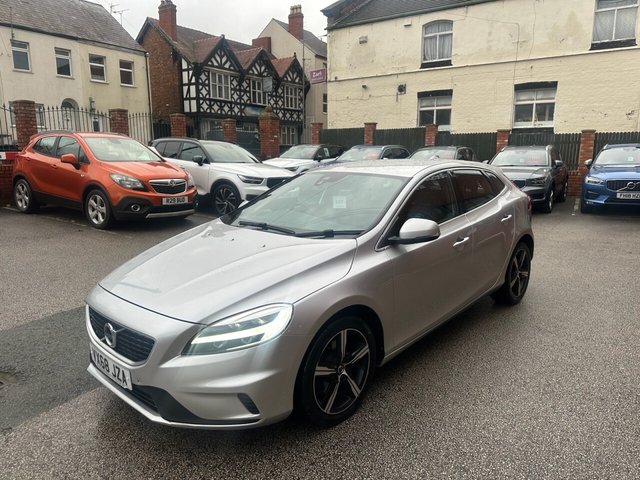 2018 Volvo V40 2L R-Design Nav Plus 5dr - Photo 2