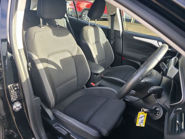 2019 FORD FOCUS 1.0T EcoBoost Zetec Estate 5dr Petrol Manual Euro 6 (s/s) (125 ps) - Photo 10