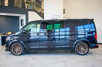 USED 2022 22 VOLKSWAGEN TRANSPORTER 2.0 TDI T32 Highline Kombi Double Cab 5dr Diesel Manual FWD LWB Euro 6 (s/s) (150 ps) Exterior Styling Pack