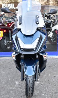 USED 2026 26 KYMCO SKYTOWN Beautiful petrol blue metallic paint, superb comfort for rider and pillion. BRAND NEW LATEST 2026 MODEL 125CC, Comes with colour matched Top Box