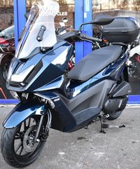 USED 2026 26 KYMCO SKYTOWN Beautiful petrol blue metallic paint, superb comfort for rider and pillion. BRAND NEW LATEST 2026 MODEL 125CC, Comes with colour matched Top Box